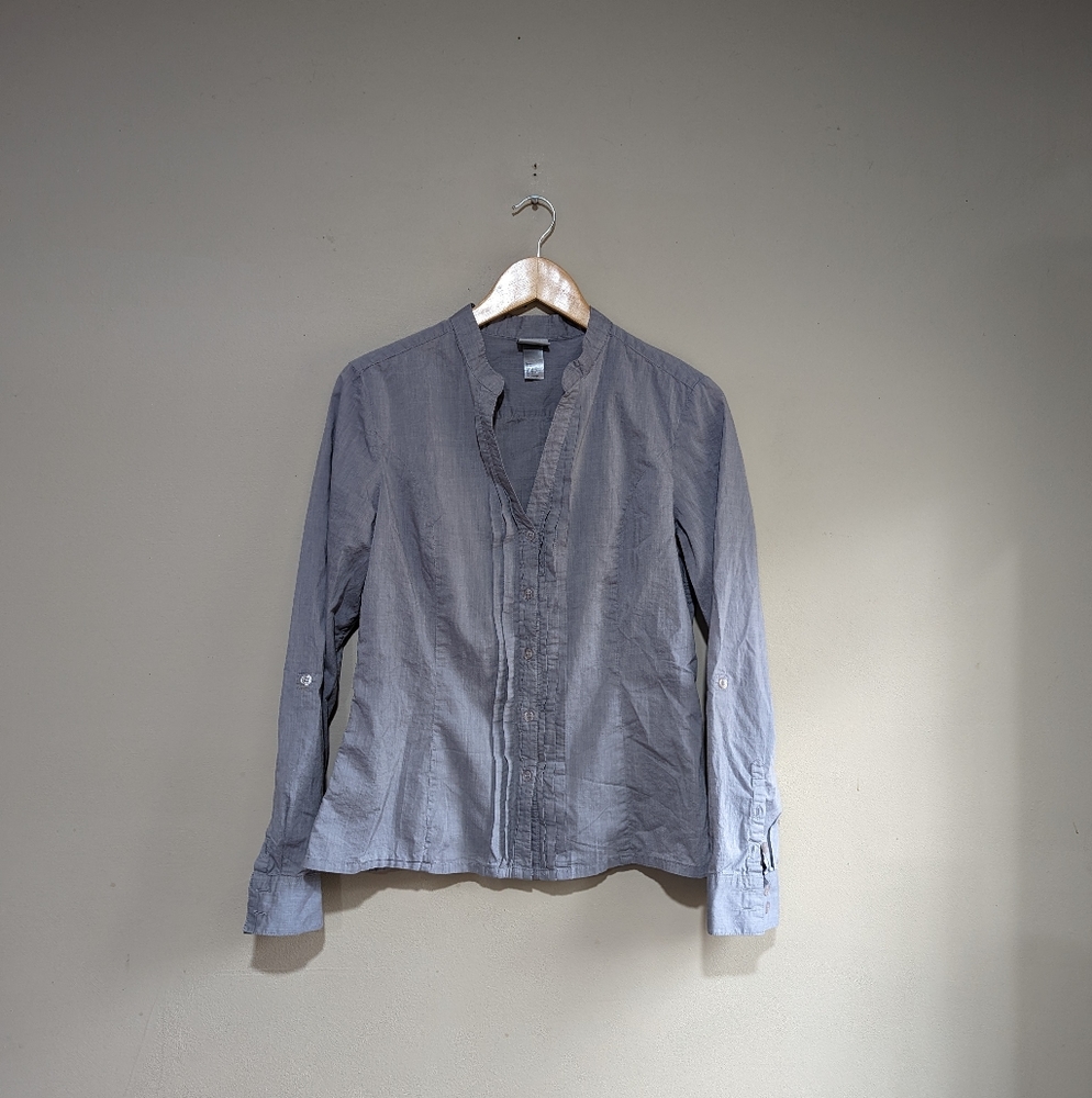 H&M gray button up blouse